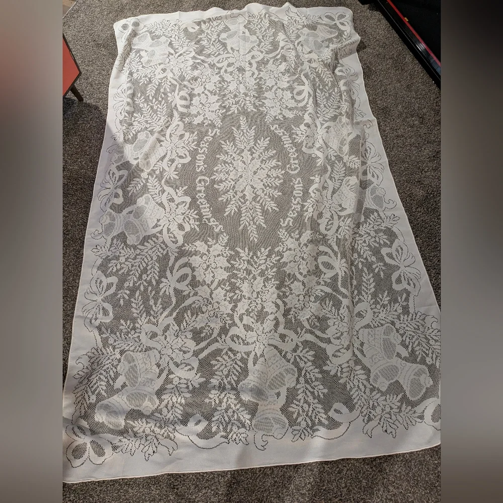 Vintage Cream Lace Rectangle Seasons Greetings Christmas Tablecloth Bells